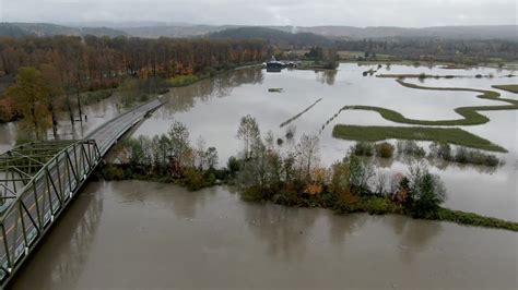 snoqualmie river flooding today.